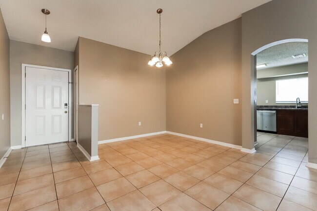 Building Photo - 3114 Summer House Dr