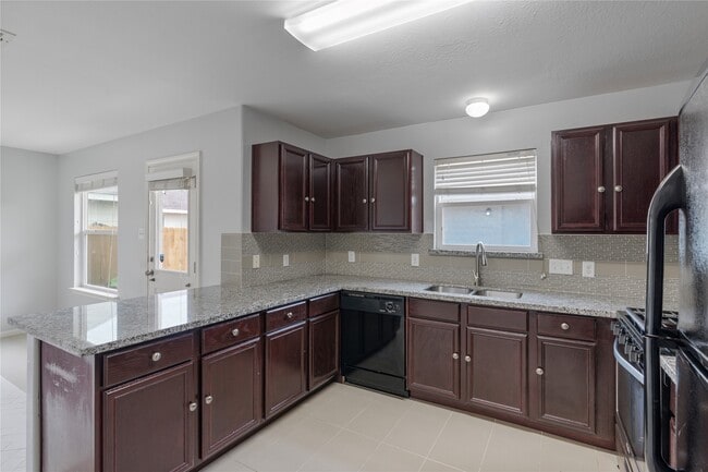 Foto del edificio - 6324 Austinville Dr