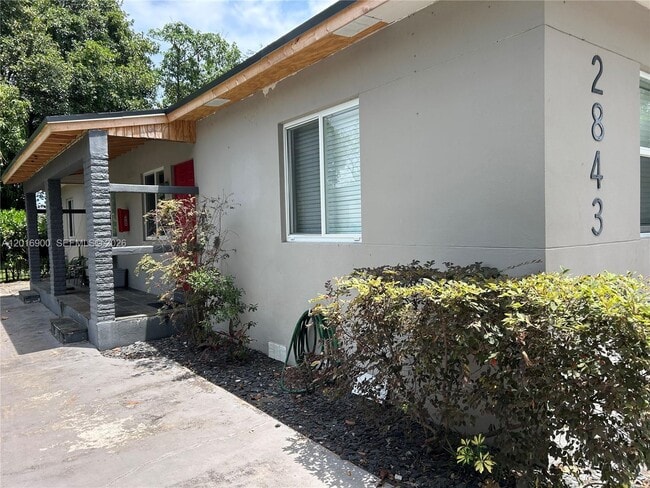 Building Photo - 2843 SW 37th Ct