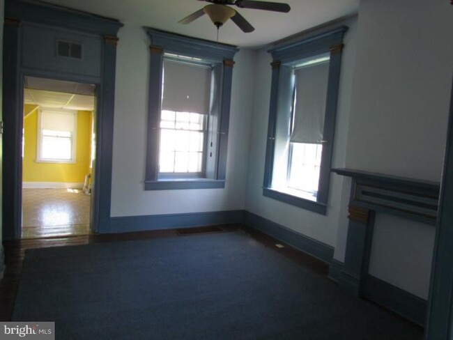 Building Photo - 109 E Main St