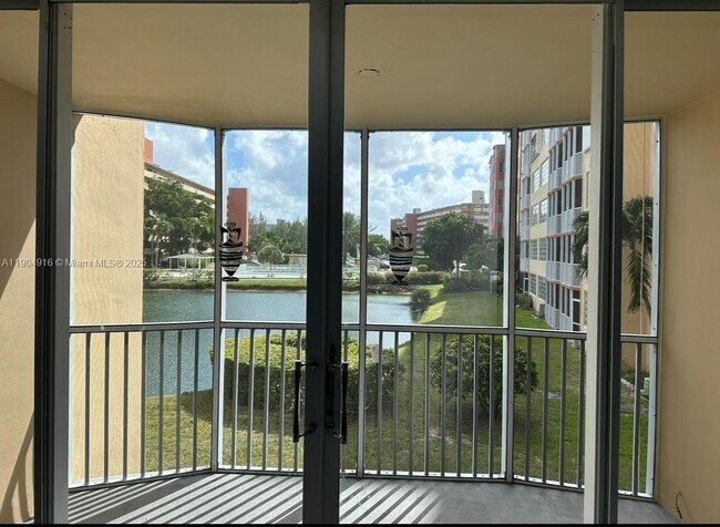 Foto del edificio - 1770 NE 191st St