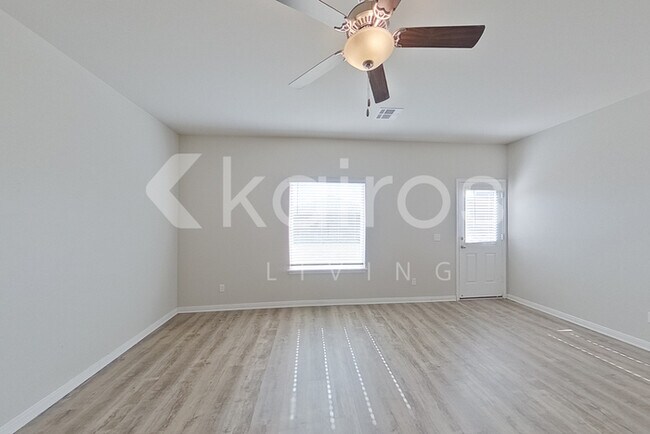 Building Photo - 920 NW 4th St