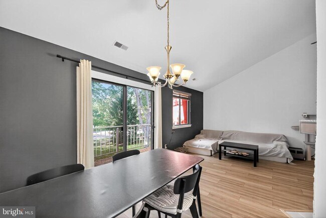 Foto del edificio - 203 CYPRESS Cir