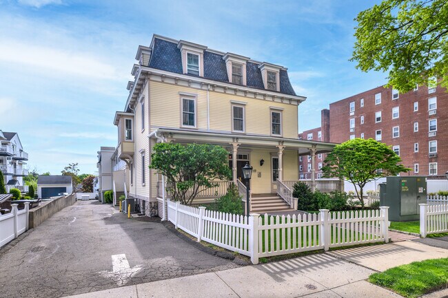 Building Photo - 49 Glenbrook Rd