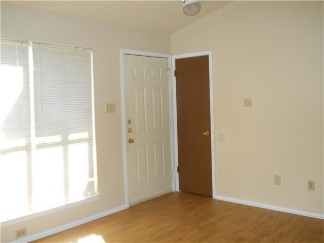 Foto del edificio - 2606 Howellwood Way