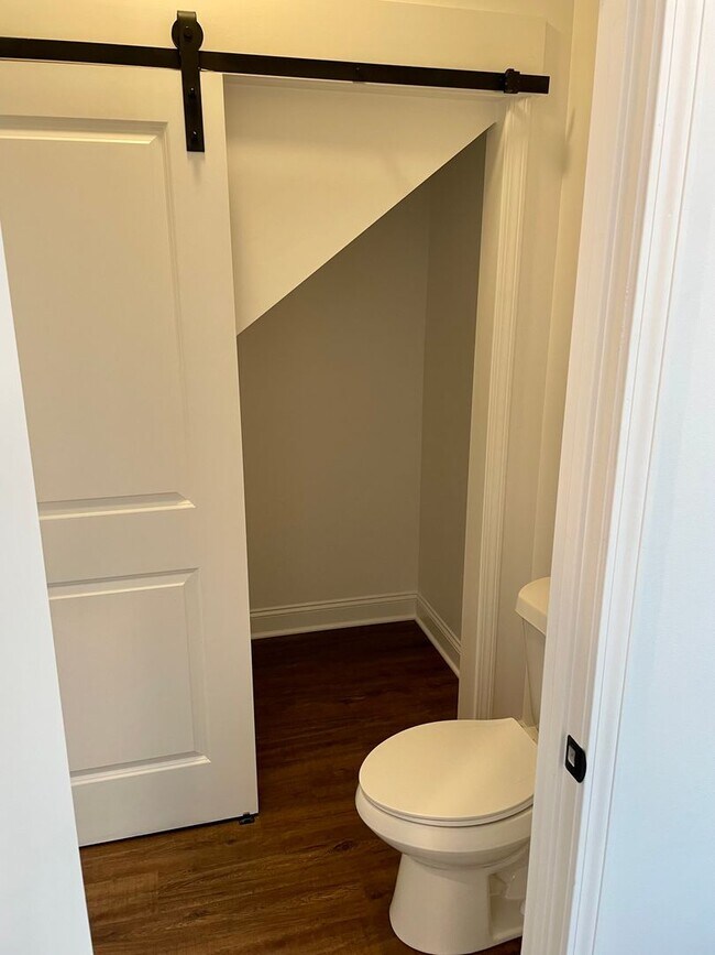 Foto del edificio - Newly Renovated 2BD/2.5BA with covered Driveway and Backyard