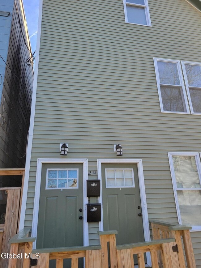 Building Photo - 29 Robin St