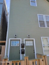 Building Photo - 29 Robin St