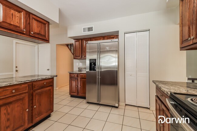 Building Photo - 8229 Malvern Cir
