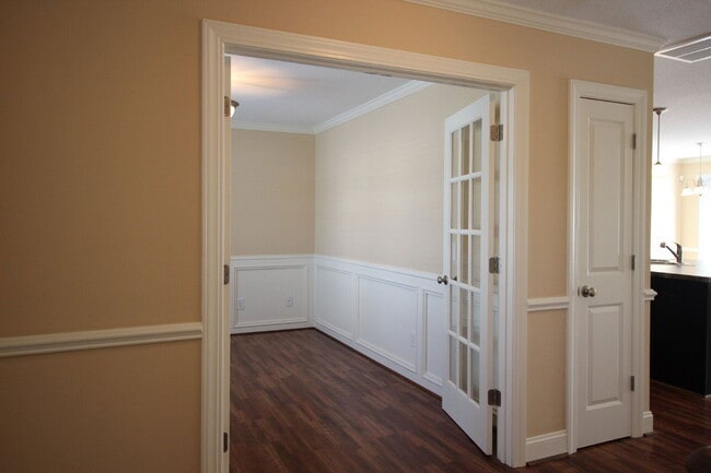 Building Photo - 120 Chandler Dr