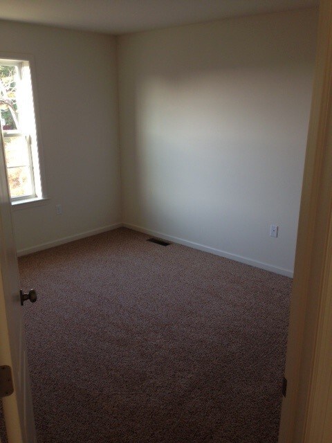 Building Photo - 648 Winding Ln