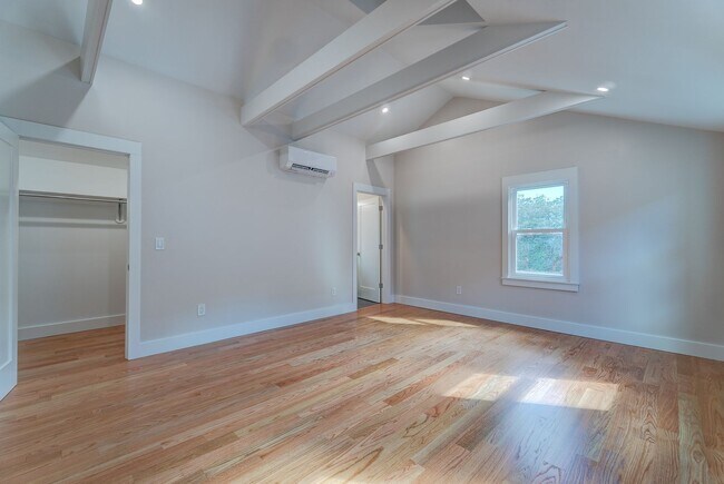 Building Photo - 88 Lyon St