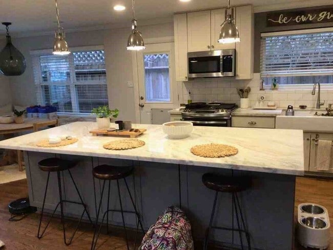 Foto del edificio - 10313 Shadow Oaks Dr