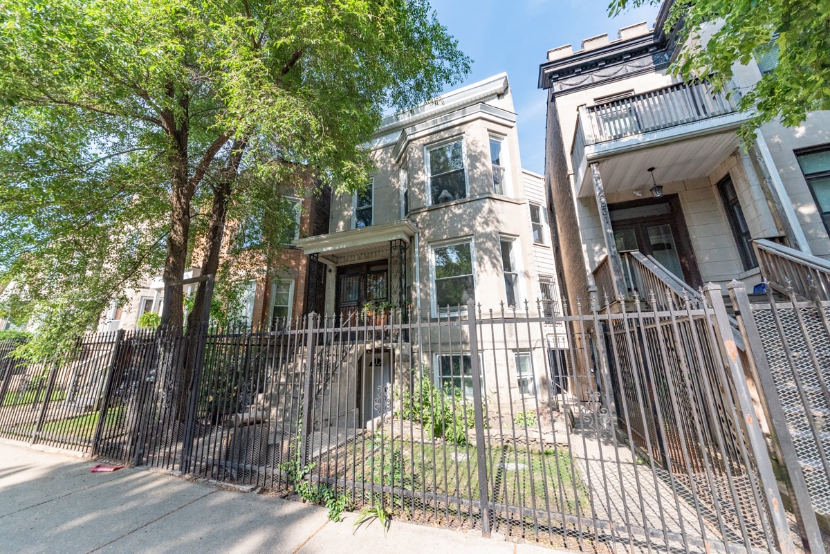 Primary Photo - 2833 N Albany Ave