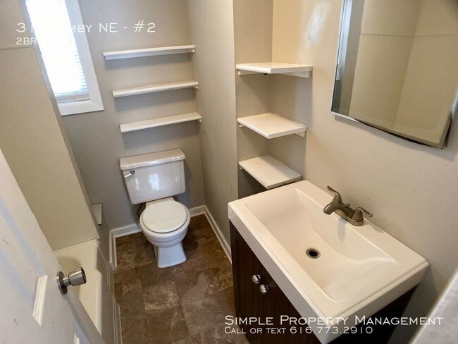 Building Photo - 31 Quimby St NE
