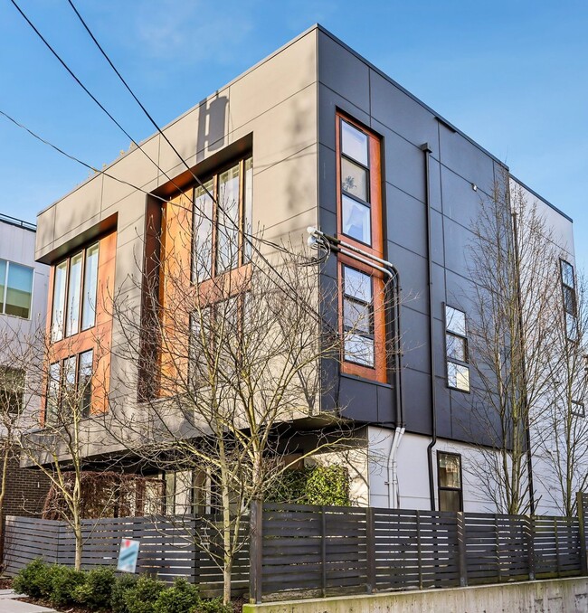 Building Photo - 2347 10th Ave E