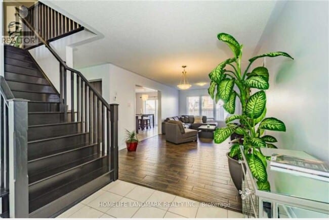 Building Photo - 465 Carbert Cres