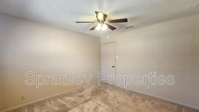 Building Photo - 2405 Patrick Henry St