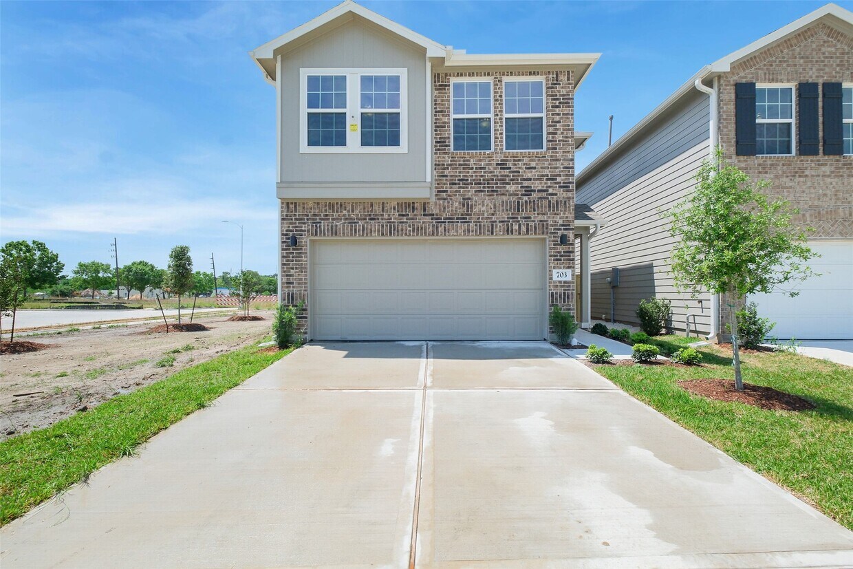 Foto principal - 703 Majestic Eagle Ct