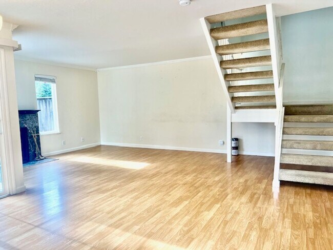 Foto del edificio - Charming Danville Townhouse 3 BD / 2.5 BA