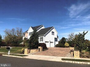 Building Photo - 306 Crescent Dr