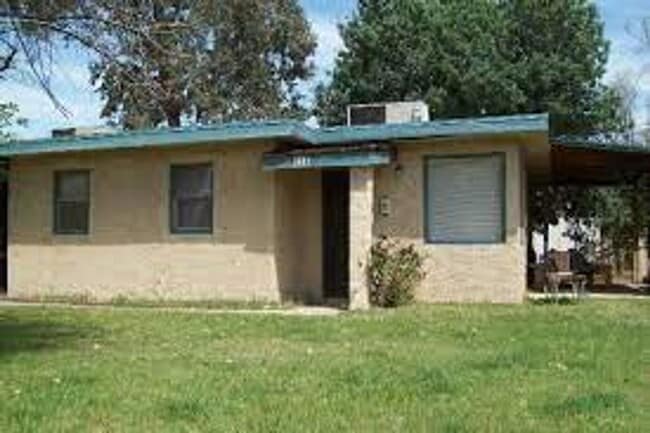 1 Bedroom Duplex Avail - 1 Bedroom Duplex Avail House