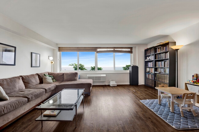 Foto del edificio - 1440 N Lake Shore Dr