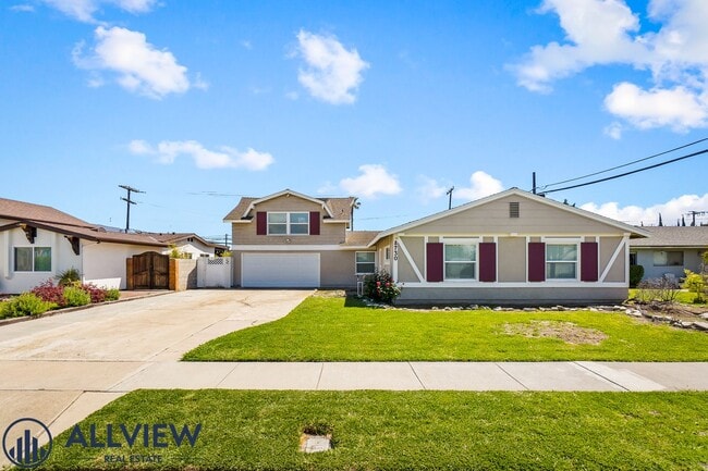 Building Photo - Upgraded 4 Bedroom, 3 Bathroom Home Available