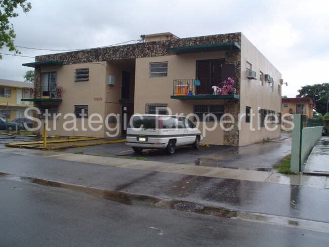Building Photo - 3050 NW 21st Ave