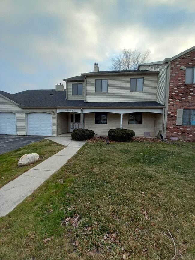 Building Photo - Beautiful Updated Condo in Chesterton