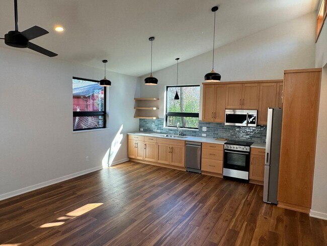 Foto del edificio - 1 Bedroom House in College Hill Area