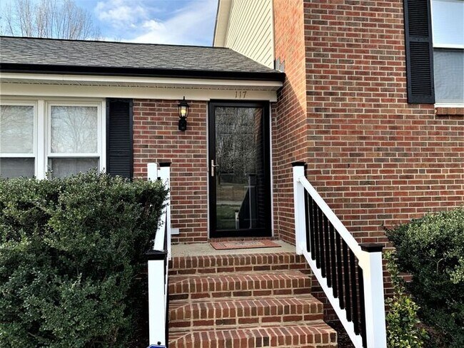 Building Photo - 117 W Lakefield Dr