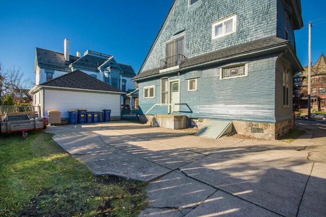 Foto del edificio - 614 Cherry St SE