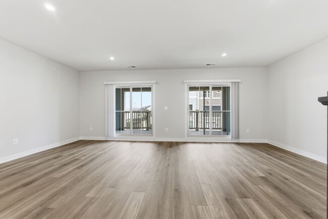 Building Photo - Beautiful 3 BR/2.5 BA Townhome in Ellicott City!