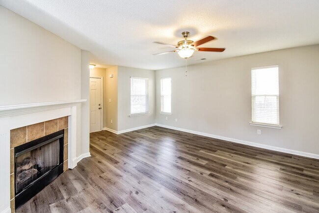 Foto del edificio - 7296 Green Ash Dr