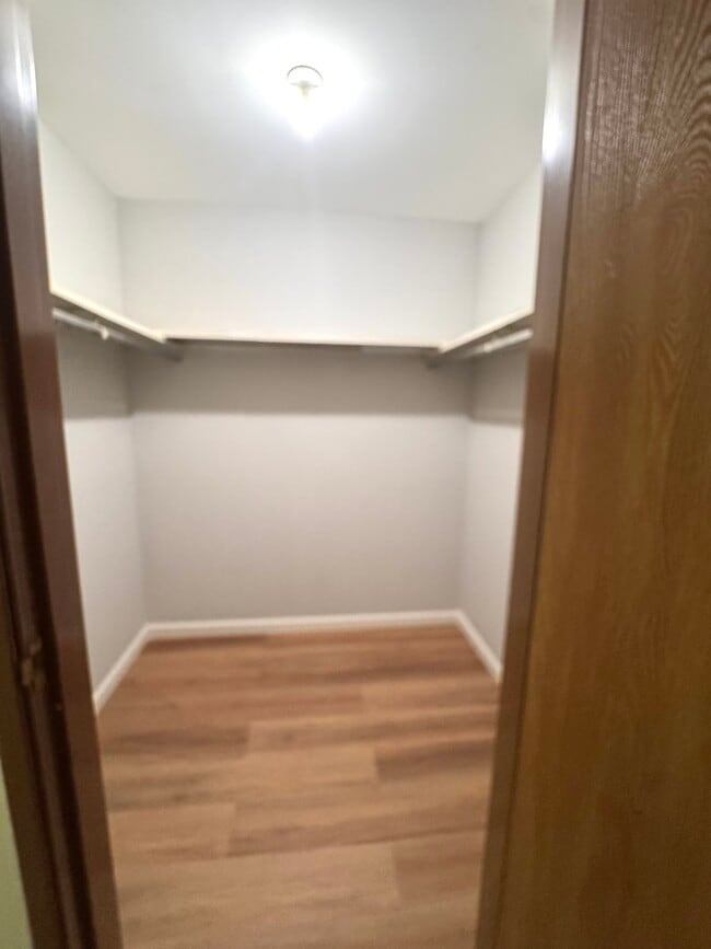 Building Photo - 2264 Abbeywood Dr