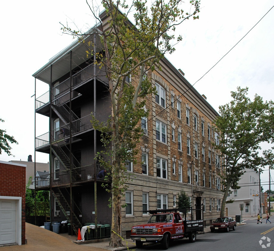 Building Photo - 12 Grant Ave