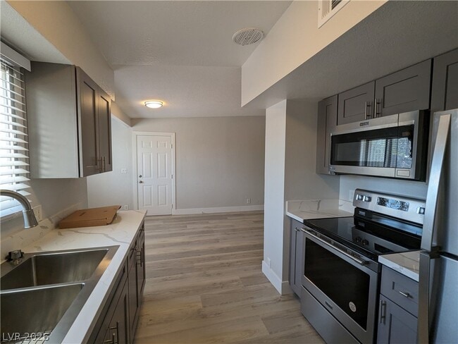 Foto del edificio - 4379 Hilldale Ave