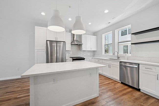 Building Photo - 1070 Balsam St