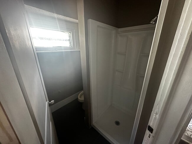 Building Photo - 305 N 16th st.