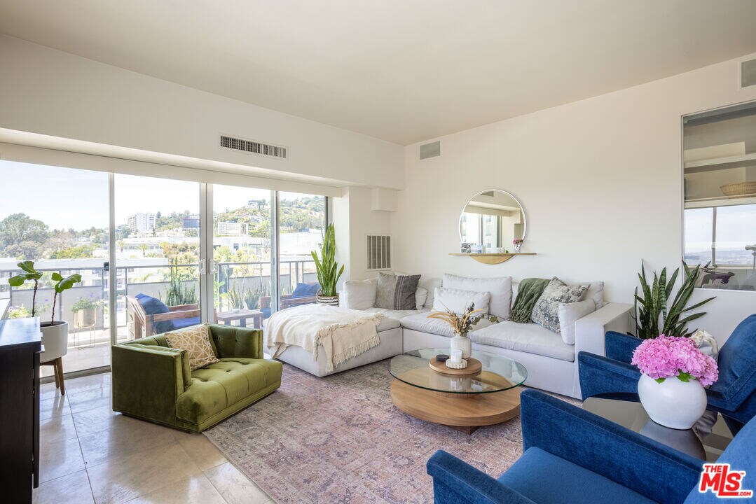 Foto principal - 1155 N La Cienega Blvd