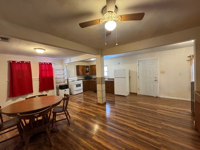 Foto del edificio - fully furnished 3-bedroom, 2-bathroom