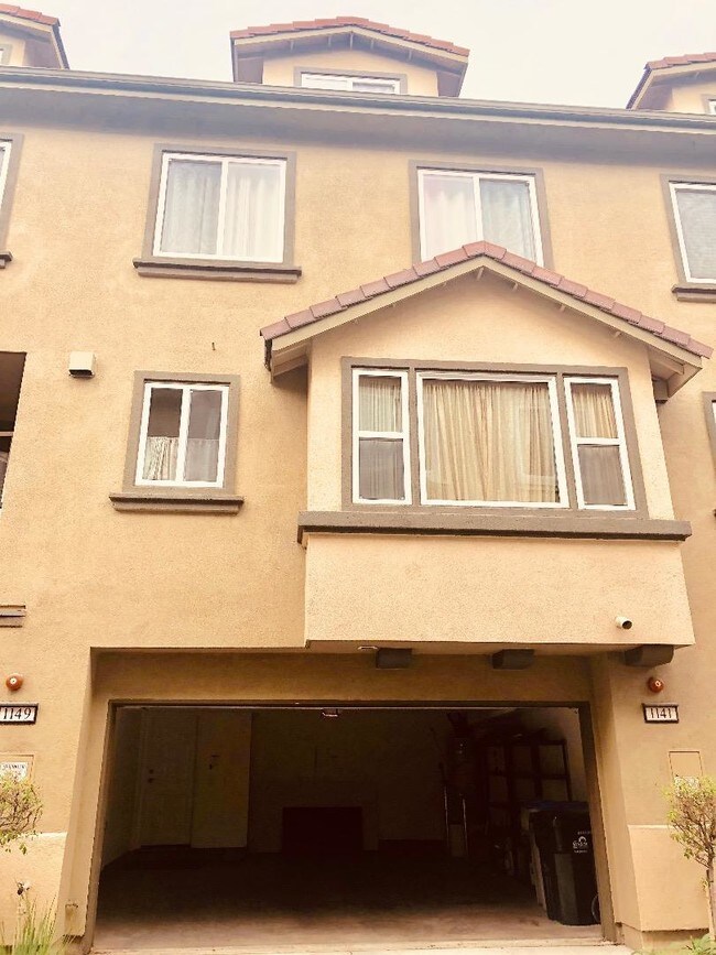 Building Photo - 4 bedroom in San Jose CA 95131