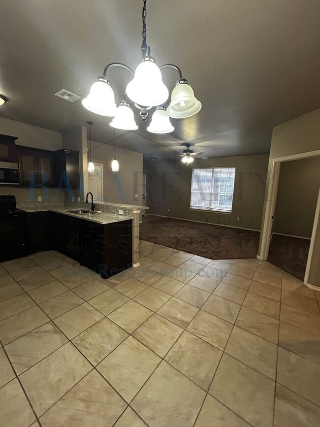 Building Photo - 3BR 2BA duplex with 2 car garage in Yukon!!