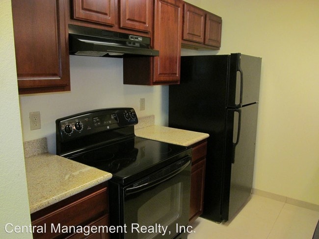 Building Photo - 118 Rhodes St