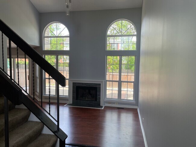 Foto del edificio - 720 Sturnbridge Ln