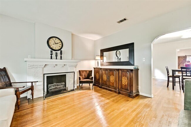 Foto del edificio - 5303 Willis Ave