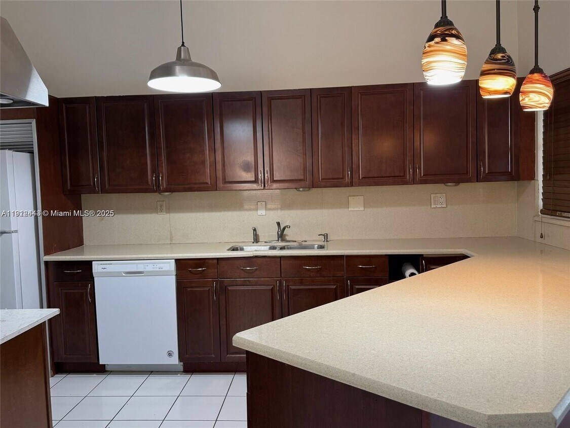 Foto principal - 651 NW 134th Ave