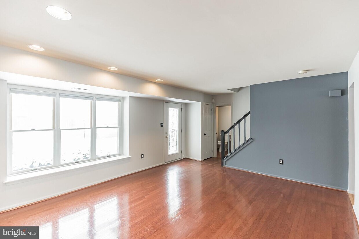 5 Prince Edward Dr, Washington Township, NJ 08080 House Rental in Washington Township, NJ