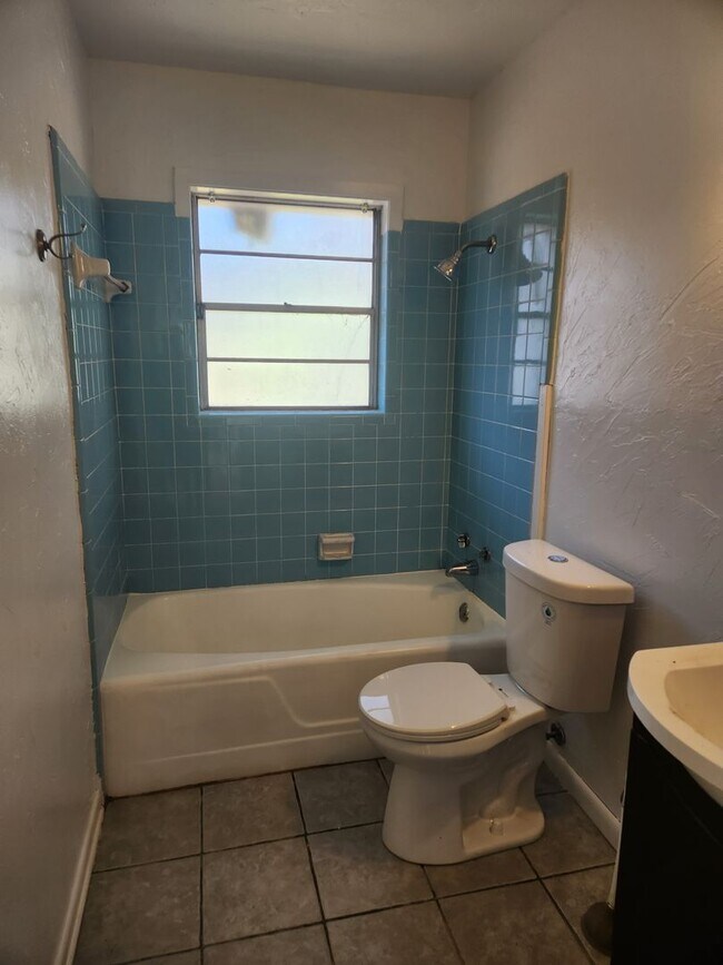 Foto del edificio - 2432 Highland Ave